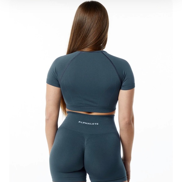 Alphalete Work-Out Crop Top in Navy Blue, XS - Picture 2 of 3
